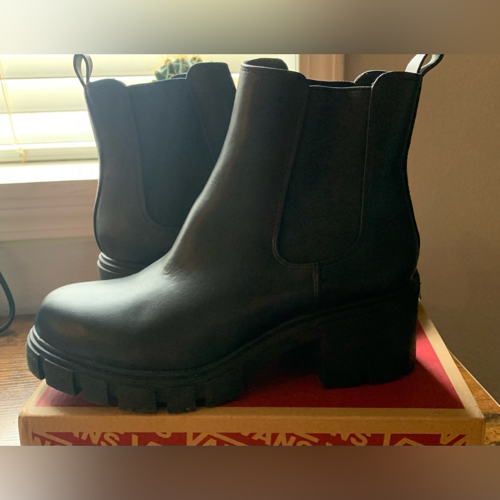 Chelsea Boots